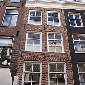 https://bed-breakfast-the-9-streets.amsterdamhotelsnl.com